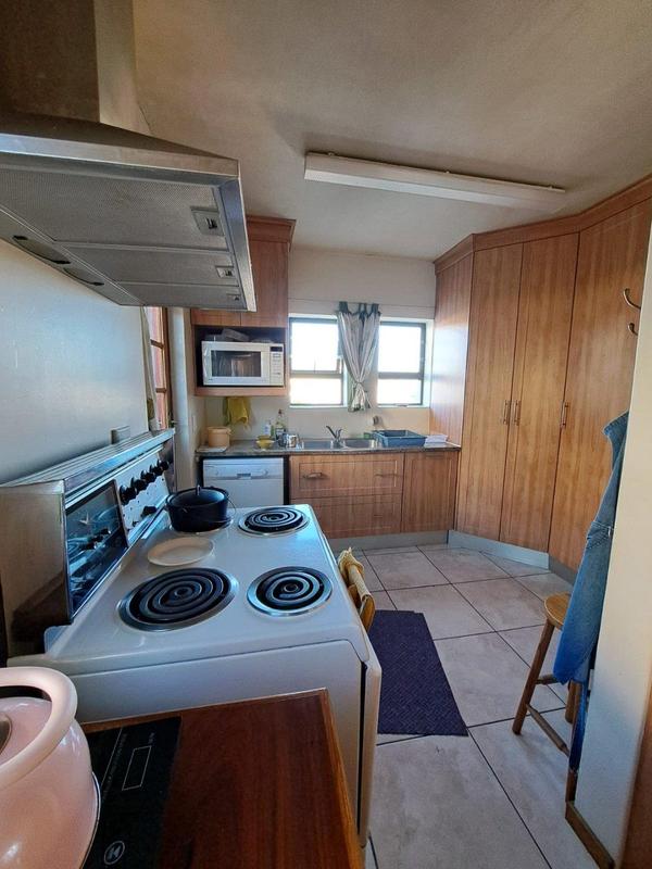 To Let 5 Bedroom Property for Rent in Mossel Bay Western Cape
